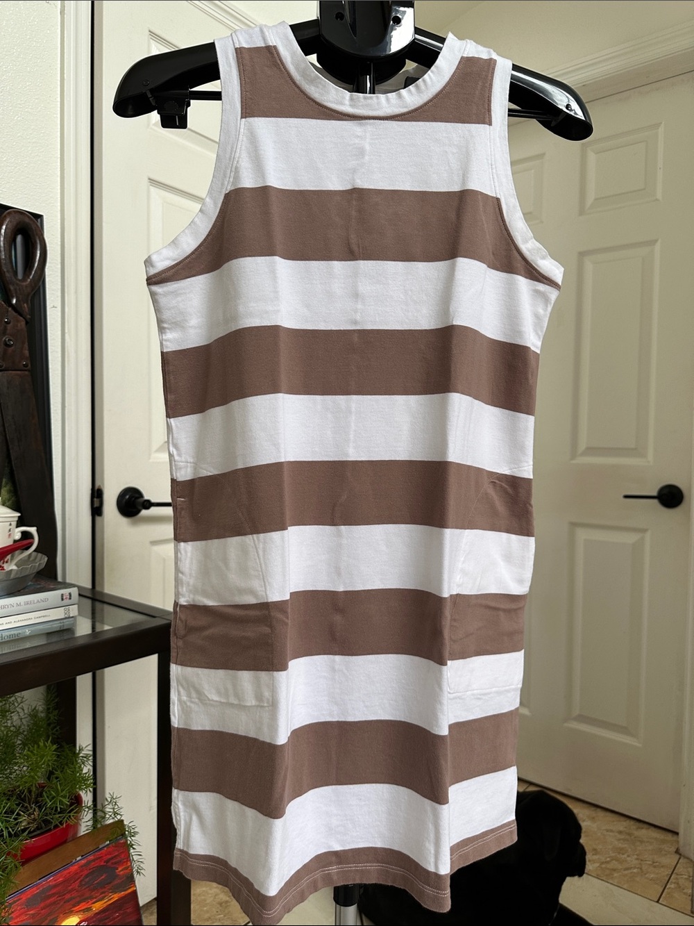 Old Navy Women’s Sleeveless Wide Stripe Shift Dress in Brown and White Size M
